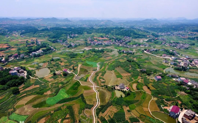 杉山镇地处娄星区北部,娄星区第一个建制镇,2015原杉山镇,小碧乡合并